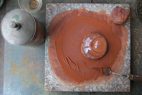 fijnwrijven van de kleimassa