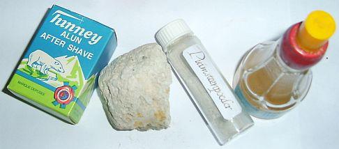 Enkele benodigheden bij het prepareren van papier voor tekenen met krijt