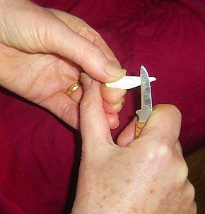 het slijpen van een natuurkrijtstift