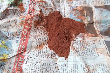 krijtpoeder dat vrijkomst bij het zagen van r&ouml;tel